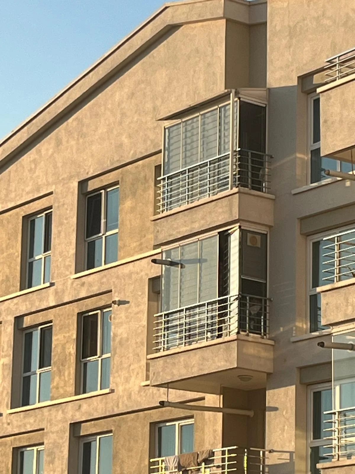 Eski doğramalı cam balkonun ilk hali
